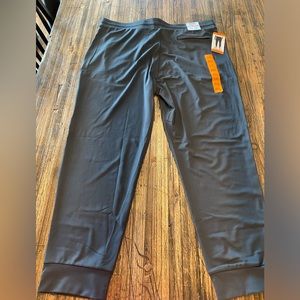 NWT. 32 Degrees Heat Men’s Performance Jogger. Color - Gray.